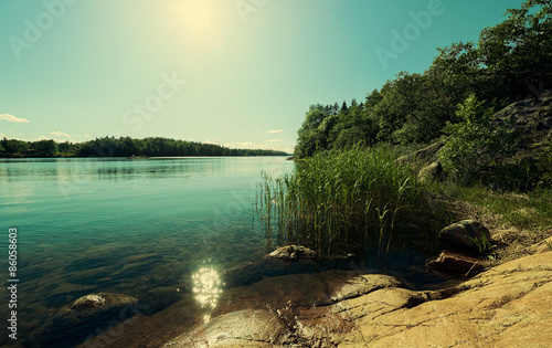 Idyllic seashore with glitt...