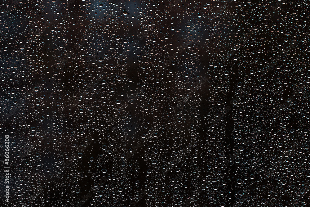 Obraz premium Raindrops on glass