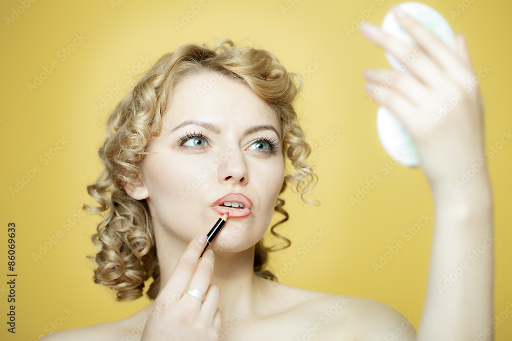 Woman in a white dress rouges Woman in a white dress rouges