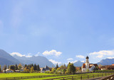 Alpenlandschaft im Wallgau, blauer Himmel mit Freespace