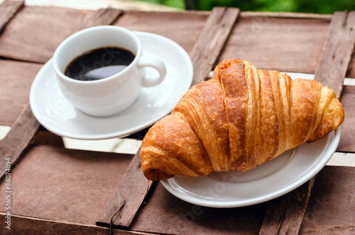 Fototapeta Naklejka Na Ścianę i Meble -  cup of coffee with croissant