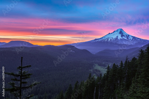 Beautiful Vista of Mount Hood in Oregon, USA © Josemaria Toscano