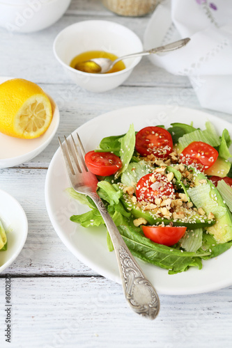 salad with avocado and tomatoes