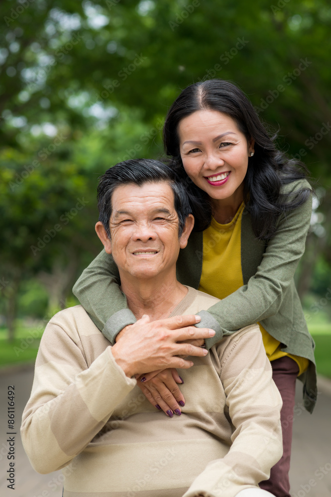 Naklejka premium Happy senior husband and wife