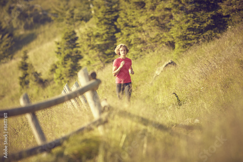 ragazza che corre © CreativePhotography