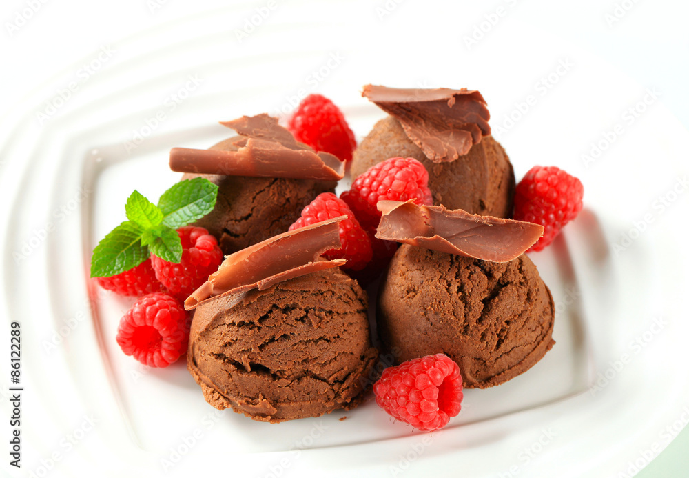 Chocolate almond ice cream with fresh raspberries Chocolate almond ice cream with fresh raspberries