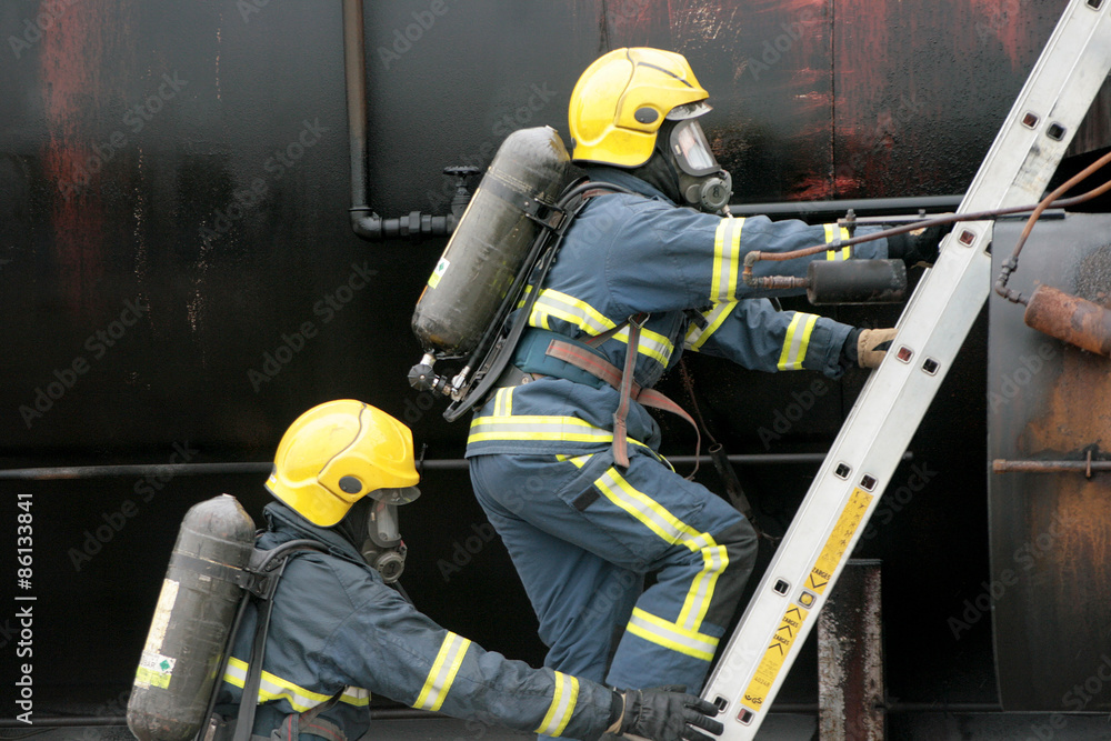 Fototapeta premium firefighters at large blaze