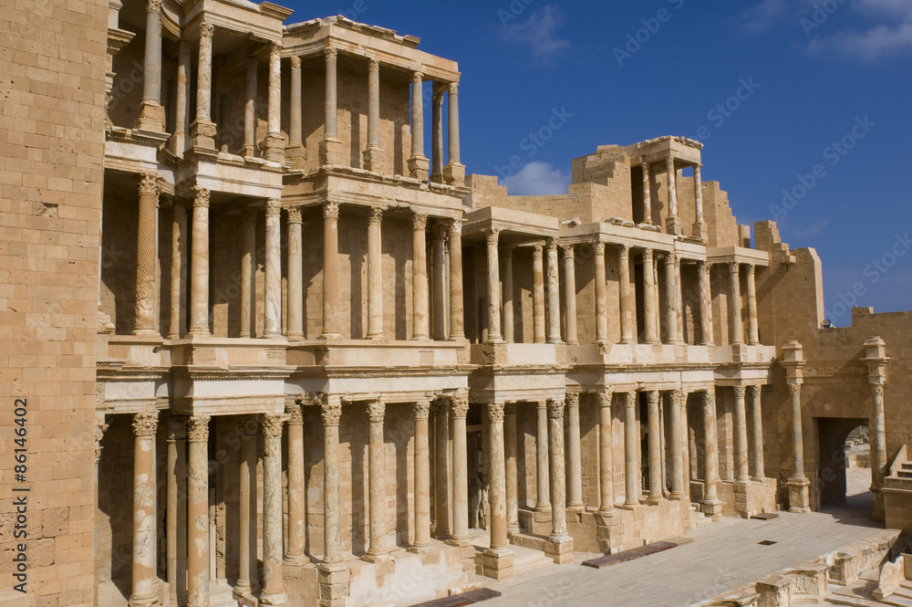 Le rovine del teatro di Sabratha in Libia
