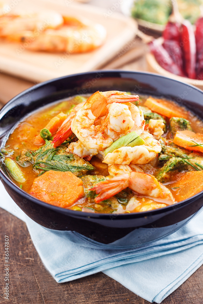 Spicy and Soup Curry with Shrimp and Vegetable Omelet Spicy and Soup Curry with Shrimp and Vegetable Omelet