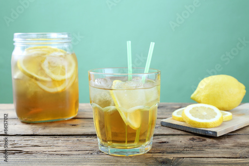 bevanda te' al limone sfondo rustico