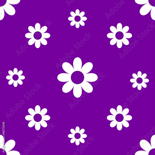 Белые цветы на фиолетовом фоне © pilarnet