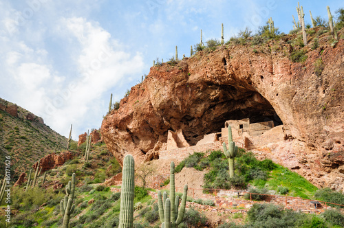 Obraz na plátně Dwellings at Tonto National Monument