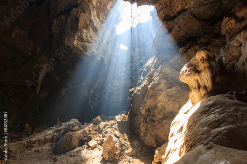 Canvastavla Sun beam in cave
