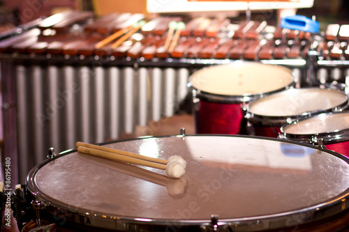 Foto Percussion instruments in a chamber hall. Drums. Marimba. Bass
