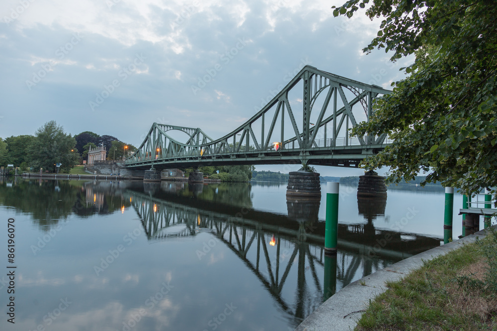 Glienicker Brücke gespiegelt Glienicker Brücke gespiegelt