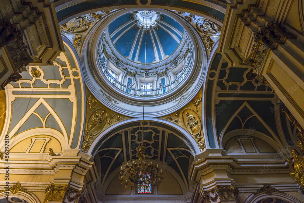  Interior of the church of San Saturnino in Pamplona, Spain