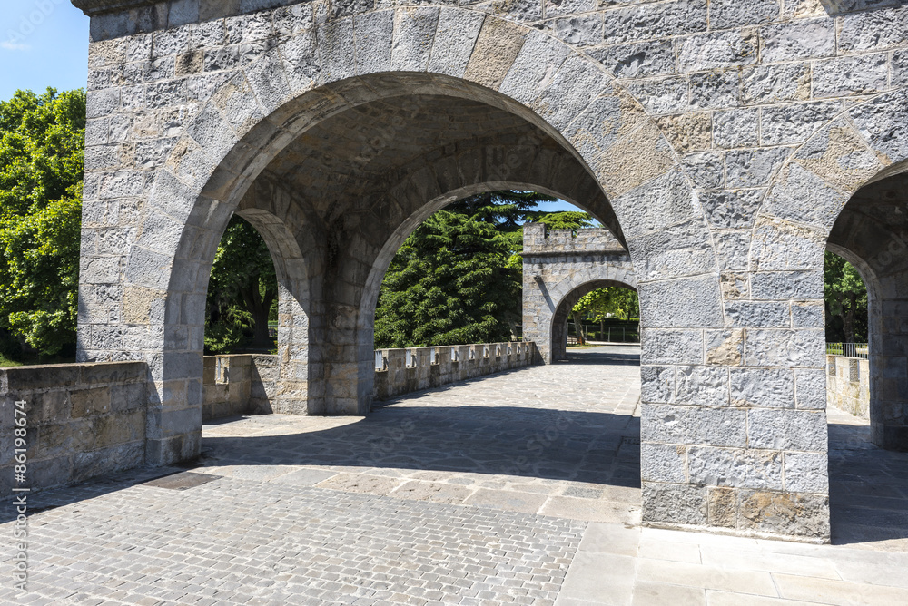 Portal Nuevo en la muralla de Pamplona (España)