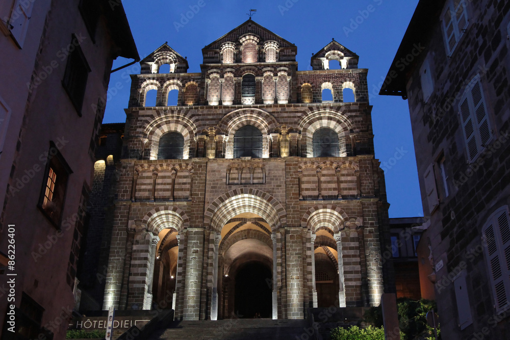 Cathédrale Notre-Dame du Puy à l'heure bleue