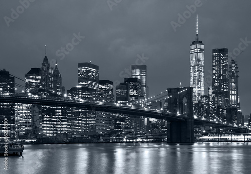 panorama new york city at night, brooklyn bridge and blue tonali © bluraz