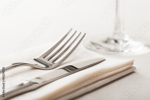 Food, tableware, tablecloth.