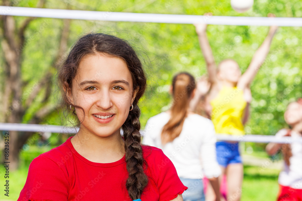 Obraz premium Middle Eastern teen girl during volleyball game