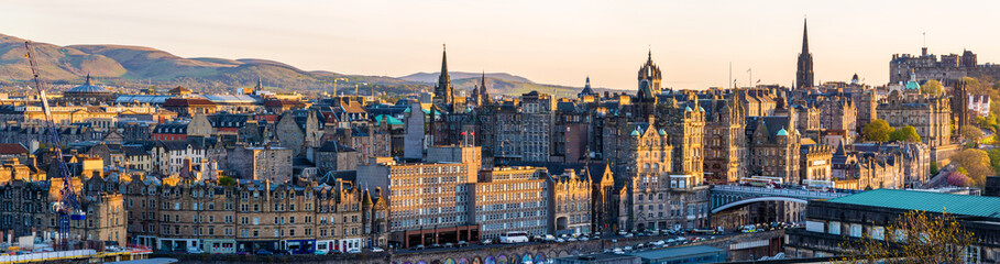 Fototapete Europa Edinburgh Panorama der Altstadt Schottland  © Leonid Andronov