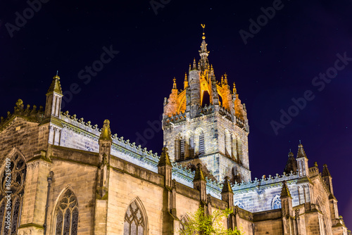 St Giles' Cathedral in Edinburgh at night