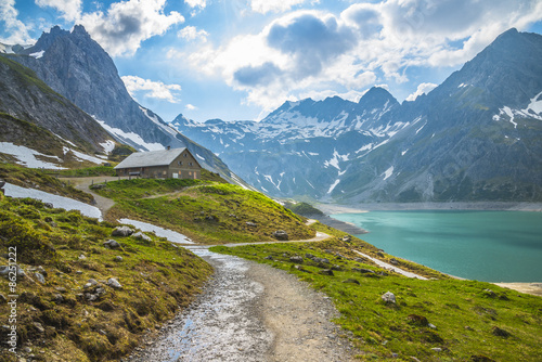 Les Alpes avec le lac Lüner © Photo Feats