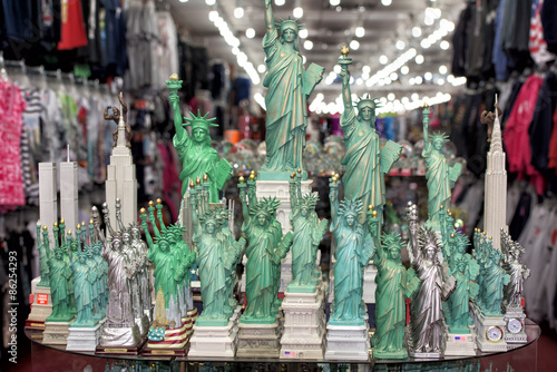Canvas Print statue of liberty souvenir shop