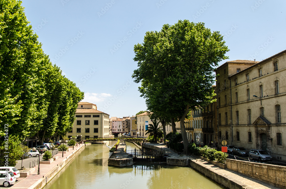 Naklejka premium Stadtlanschaft Narbonne