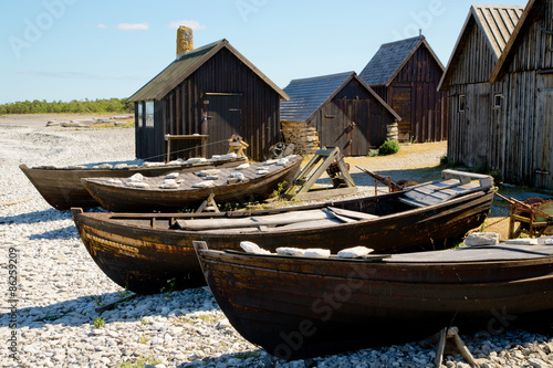 alte Fischerboote und Fischerhütten auf Farö, Schweden