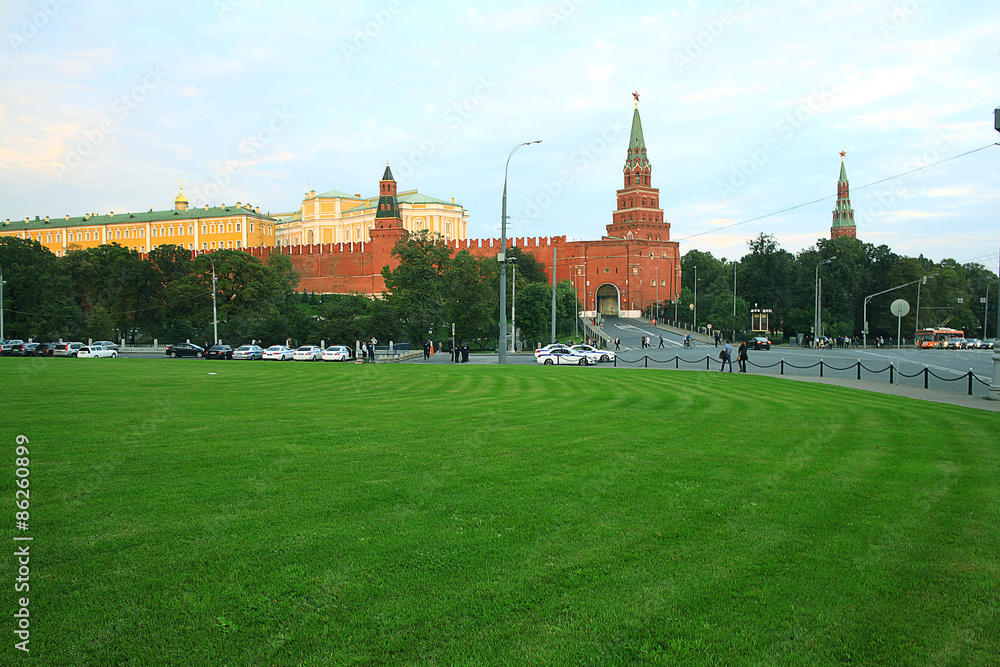 Obraz premium urban view Moscow street cathedrals