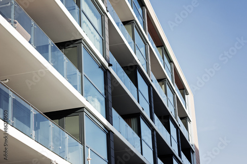 Modernes Wohnhaus mit Balkons – Version 2 © TIMDAVIDCOLLECTION