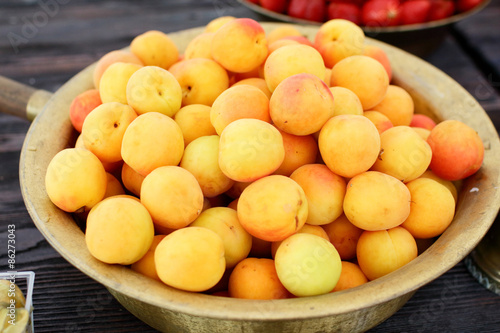 dish with fresh apricots close-up