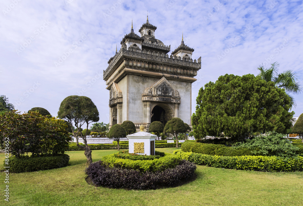 Patuxai literally meaning Victory Gate or Gate of Triumph, forme