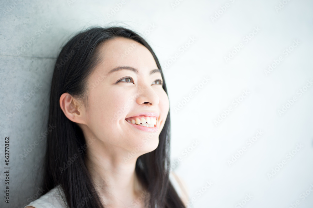 笑顔の女性 笑顔の女性