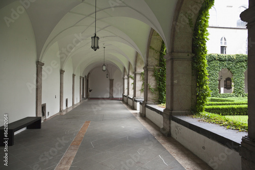 Kloster mit Innenhof © fine pics
