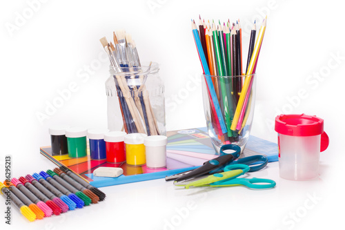Fotografie Bastelsachen von Stift, Schere bis zum Papier