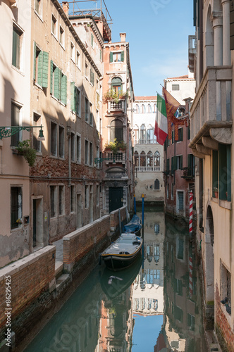 ein kanal in venedig