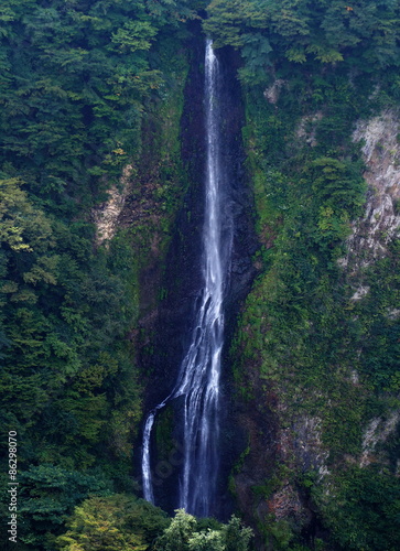 震動の滝