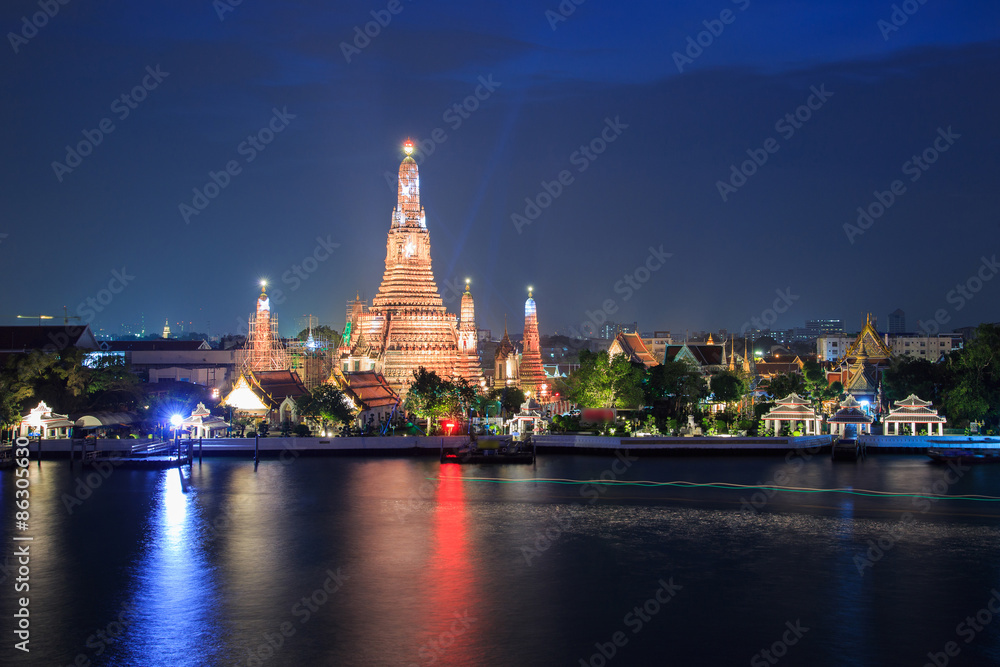 Wat Arun Buddhist religious places in twilight time, Bangkok, Thailand Wat Arun Buddhist religious places in twilight time, Bangkok, Thailand