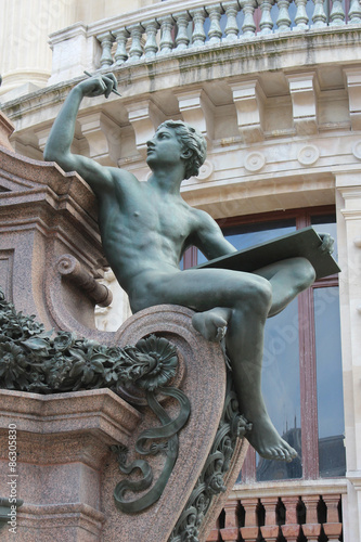 Paris - Palais Garnier / Monument à la mémoire de Charles Garnier (détail : L'étude)