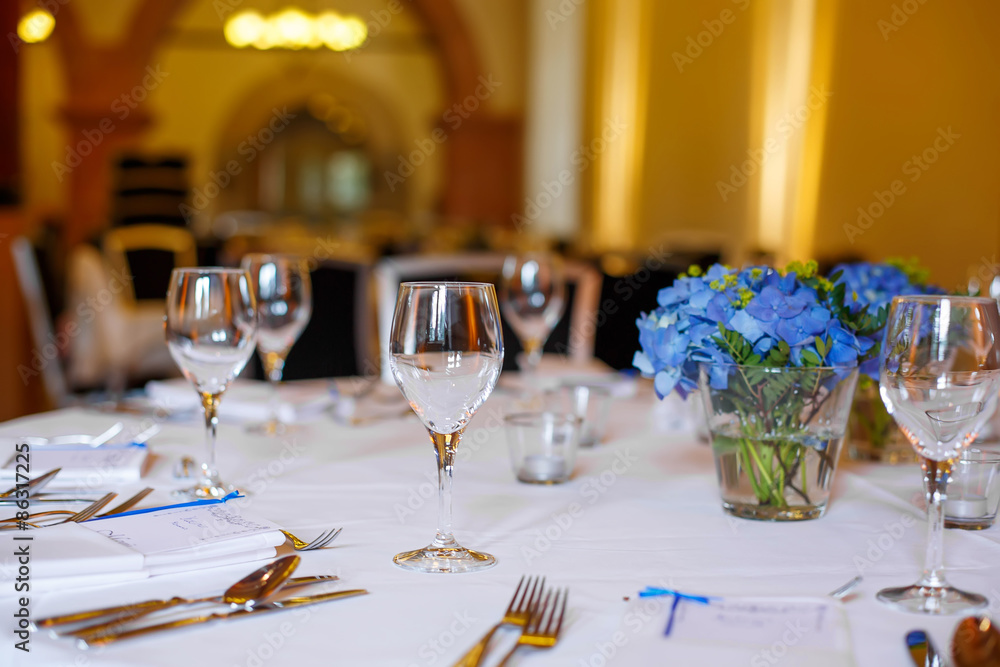Fototapeta premium Table set in blue and white for wedding or event party.