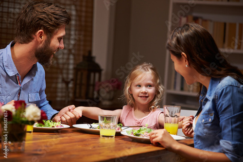 Fotografie Family eating dinner at a dining table
