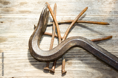 Old curve of the nails and nail puller on a wooden background