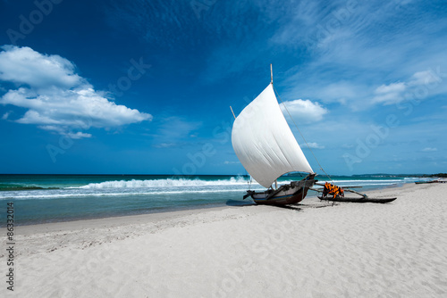 Obraz na plátně Beautiful canves boat in the beach in hot sunny day