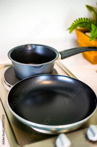 empty pan in kitchen