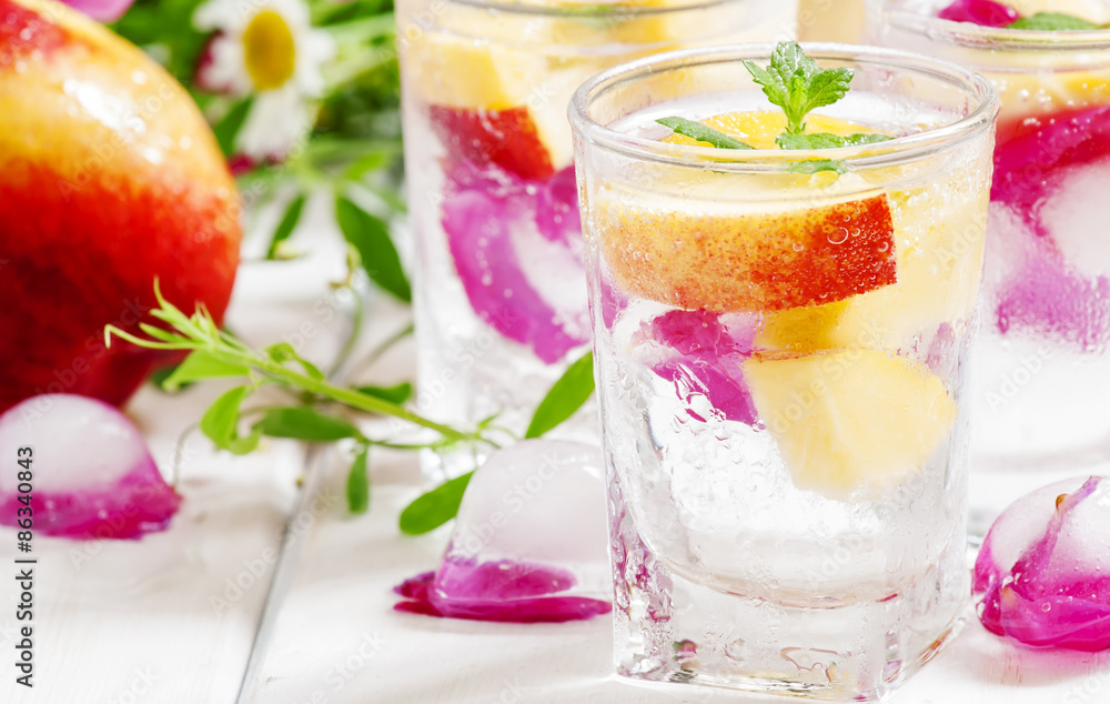 Fresh sparkling beverage with peaches and ice with rose petals o Fresh sparkling beverage with peaches and ice with rose petals o