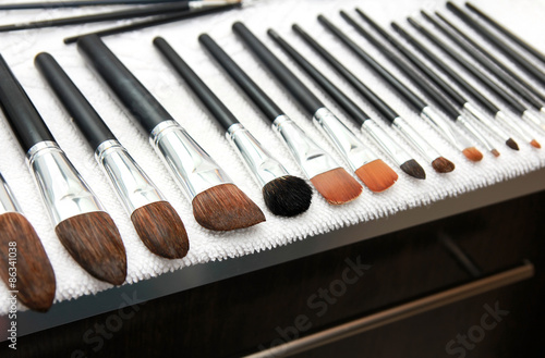 Cuadro en lienzo Drying make up brushes after wash
