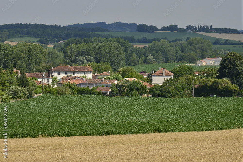 Maisons et fermes du village de champagne dans le Périgord Vert Maisons et fermes du village de champagne dans le Périgord Vert